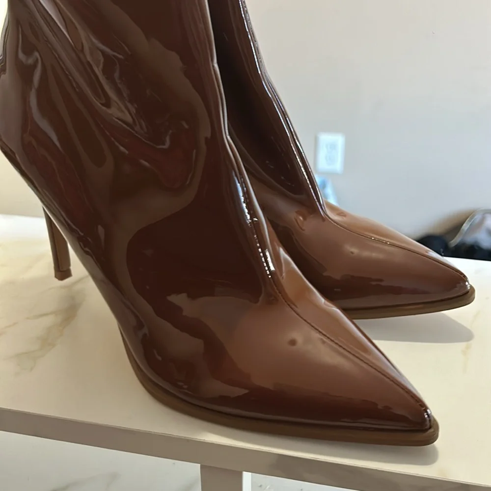 NWT Steve Madden Patent Leather Boot - Size 9